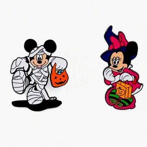 Mickey & Minnie Halloween enamel pin set!